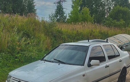 Volkswagen Vento, 1997 год, 155 000 рублей, 1 фотография