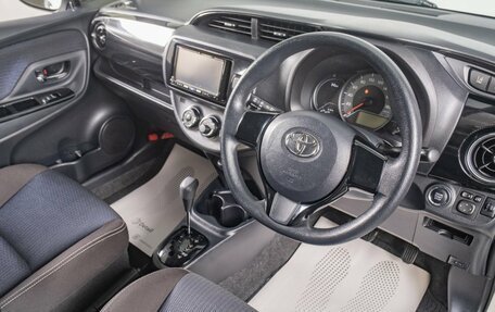 Toyota Vitz, 2018 год, 1 029 000 рублей, 8 фотография
