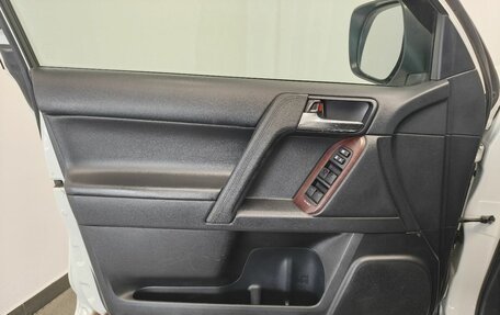 Toyota Land Cruiser Prado 150 рестайлинг 2, 2014 год, 3 650 000 рублей, 23 фотография