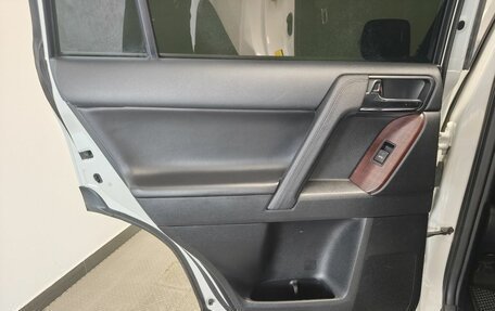 Toyota Land Cruiser Prado 150 рестайлинг 2, 2014 год, 3 650 000 рублей, 25 фотография
