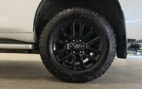 Toyota Land Cruiser Prado 150 рестайлинг 2, 2014 год, 3 650 000 рублей, 28 фотография