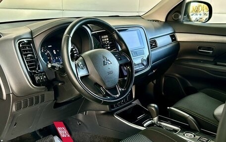 Mitsubishi Outlander III рестайлинг 3, 2018 год, 2 149 000 рублей, 12 фотография