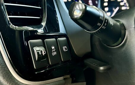 Mitsubishi Outlander III рестайлинг 3, 2018 год, 2 149 000 рублей, 20 фотография