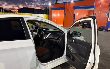 Hyundai Solaris II рестайлинг, 2016 год, 1 050 000 рублей, 8 фотография