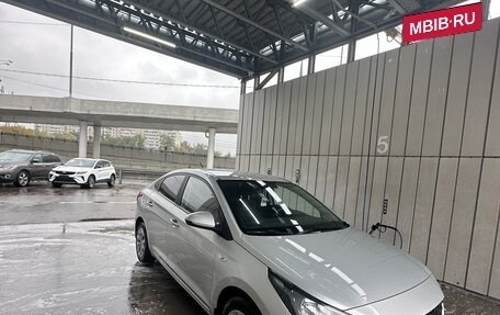 Hyundai Solaris II рестайлинг, 2021 год, 1 600 000 рублей, 2 фотография