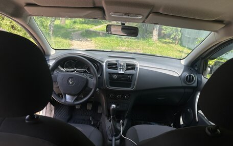 Renault Logan II, 2018 год, 650 000 рублей, 3 фотография
