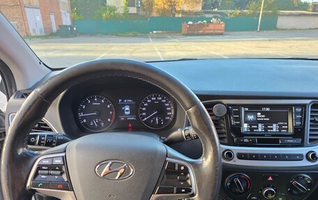 Hyundai Solaris II рестайлинг, 2017 год, 1 150 000 рублей, 13 фотография