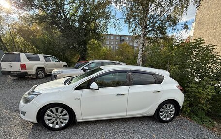 Opel Astra J, 2011 год, 750 000 рублей, 2 фотография
