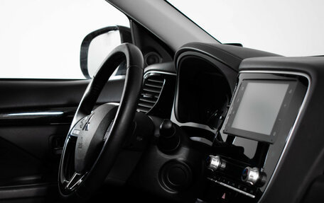 Mitsubishi Outlander III рестайлинг 3, 2021 год, 2 717 000 рублей, 11 фотография