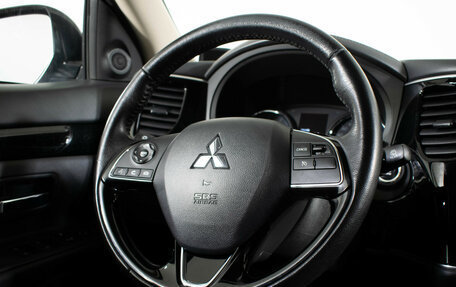 Mitsubishi Outlander III рестайлинг 3, 2021 год, 2 717 000 рублей, 13 фотография
