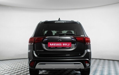 Mitsubishi Outlander III рестайлинг 3, 2021 год, 2 717 000 рублей, 6 фотография