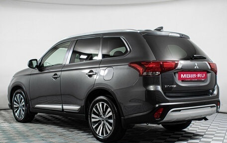 Mitsubishi Outlander III рестайлинг 3, 2021 год, 2 717 000 рублей, 7 фотография