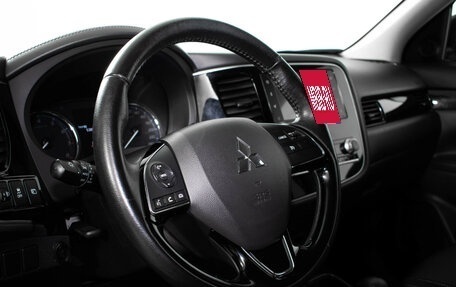 Mitsubishi Outlander III рестайлинг 3, 2021 год, 2 717 000 рублей, 9 фотография