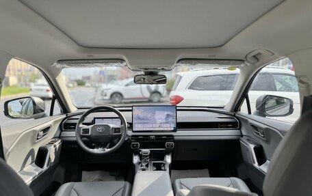 Toyota RAV4, 2026 год, 4 950 000 рублей, 14 фотография