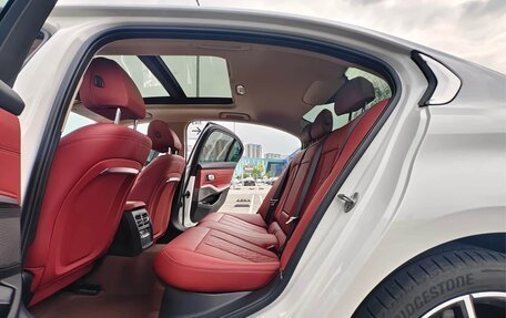 BMW 3 серия, 2024 год, 2 749 000 рублей, 10 фотография