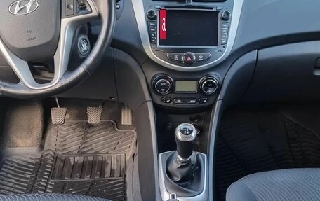 Hyundai Solaris II рестайлинг, 2013 год, 870 000 рублей, 8 фотография