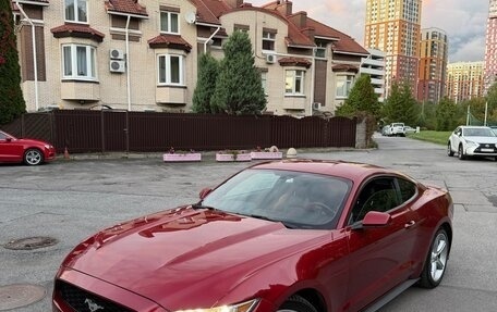Ford Mustang VI рестайлинг, 2016 год, 2 500 000 рублей, 6 фотография