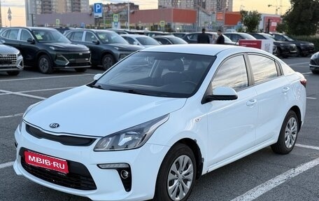 KIA Rio IV, 2017 год, 960 000 рублей, 1 фотография