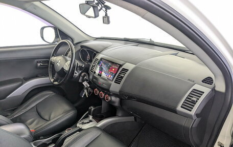 Mitsubishi Outlander III рестайлинг 3, 2011 год, 1 420 000 рублей, 11 фотография