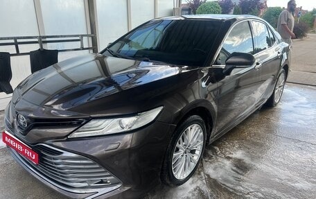 Toyota Camry, 2018 год, 2 400 000 рублей, 2 фотография