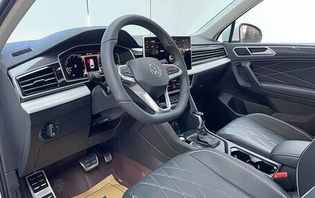 Volkswagen Tiguan II, 2024 год, 3 983 471 рублей, 7 фотография