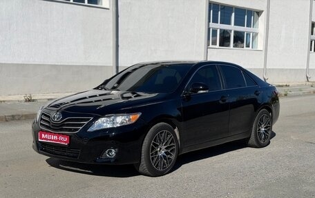 Toyota Camry, 2011 год, 985 000 рублей, 1 фотография