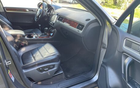 Volkswagen Touareg III, 2011 год, 2 299 000 рублей, 8 фотография