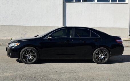 Toyota Camry, 2011 год, 985 000 рублей, 2 фотография