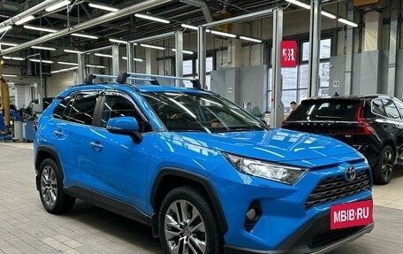 Toyota RAV4, 2019 год, 2 650 000 рублей, 2 фотография