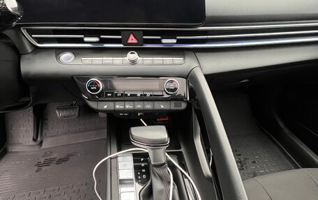 Hyundai Elantra, 2023 год, 2 255 000 рублей, 13 фотография