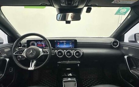 Mercedes-Benz A-Класс, 2023 год, 2 430 000 рублей, 12 фотография