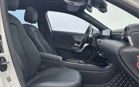 Mercedes-Benz A-Класс, 2023 год, 2 430 000 рублей, 9 фотография