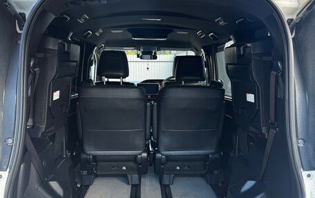 Toyota Noah III, 2019 год, 2 400 000 рублей, 7 фотография