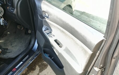 Toyota Wish II, 2003 год, 555 000 рублей, 16 фотография