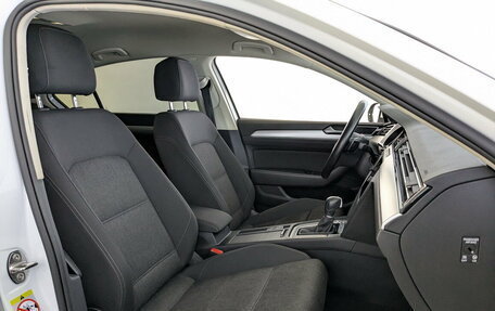 Volkswagen Passat B8 рестайлинг, 2019 год, 2 190 000 рублей, 23 фотография