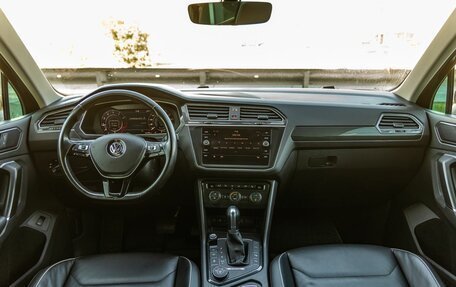 Volkswagen Tiguan II, 2017 год, 2 498 000 рублей, 13 фотография