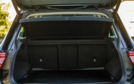Volkswagen Tiguan II, 2017 год, 2 498 000 рублей, 34 фотография
