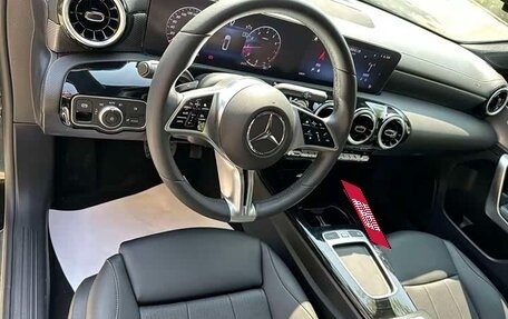 Mercedes-Benz A-Класс, 2023 год, 1 550 000 рублей, 14 фотография