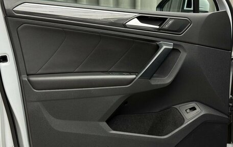 Volkswagen Tiguan II, 2019 год, 2 499 000 рублей, 17 фотография