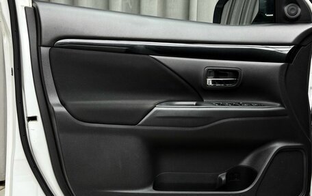 Mitsubishi Outlander III рестайлинг 3, 2019 год, 2 149 000 рублей, 14 фотография
