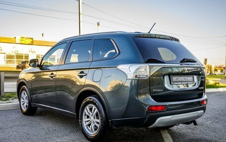 Mitsubishi Outlander III рестайлинг 3, 2014 год, 1 568 000 рублей, 5 фотография