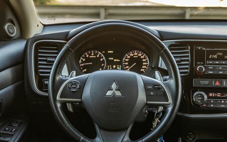 Mitsubishi Outlander III рестайлинг 3, 2014 год, 1 568 000 рублей, 15 фотография