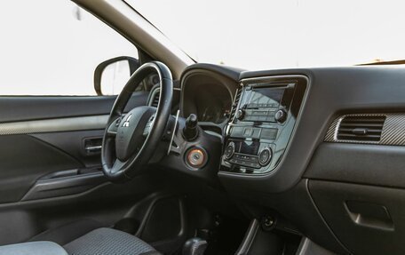 Mitsubishi Outlander III рестайлинг 3, 2014 год, 1 568 000 рублей, 28 фотография