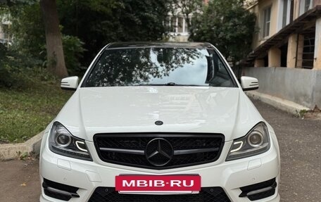 Mercedes-Benz C-Класс, 2011 год, 1 300 000 рублей, 2 фотография