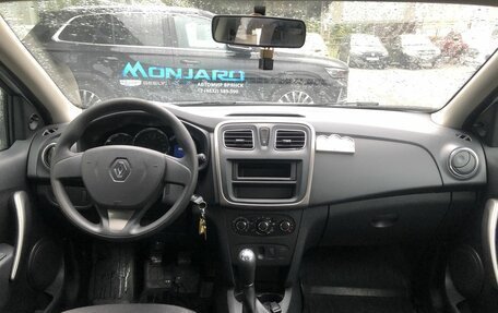 Renault Logan II, 2018 год, 673 000 рублей, 10 фотография