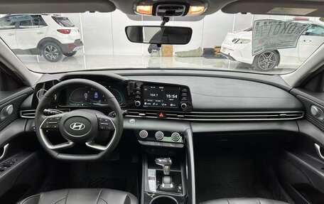 Hyundai Elantra, 2022 год, 1 160 000 рублей, 14 фотография