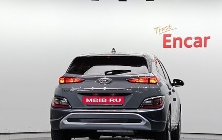 Hyundai Kona I, 2022 год, 1 340 000 рублей, 4 фотография