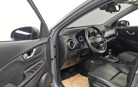 Hyundai Kona I, 2022 год, 1 340 000 рублей, 10 фотография