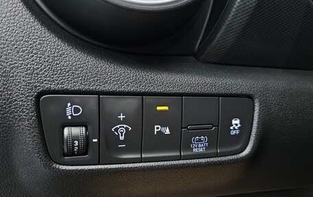 Hyundai Kona I, 2022 год, 1 340 000 рублей, 19 фотография