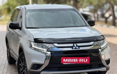 Mitsubishi Outlander III рестайлинг 3, 2017 год, 1 650 000 рублей, 2 фотография